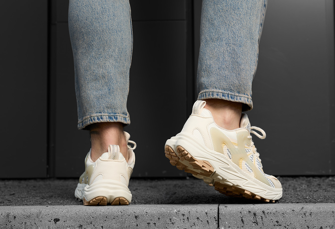 Adidași Staff beige