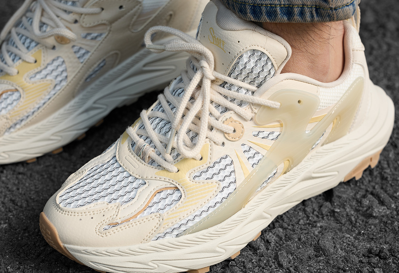 Adidași Staff beige