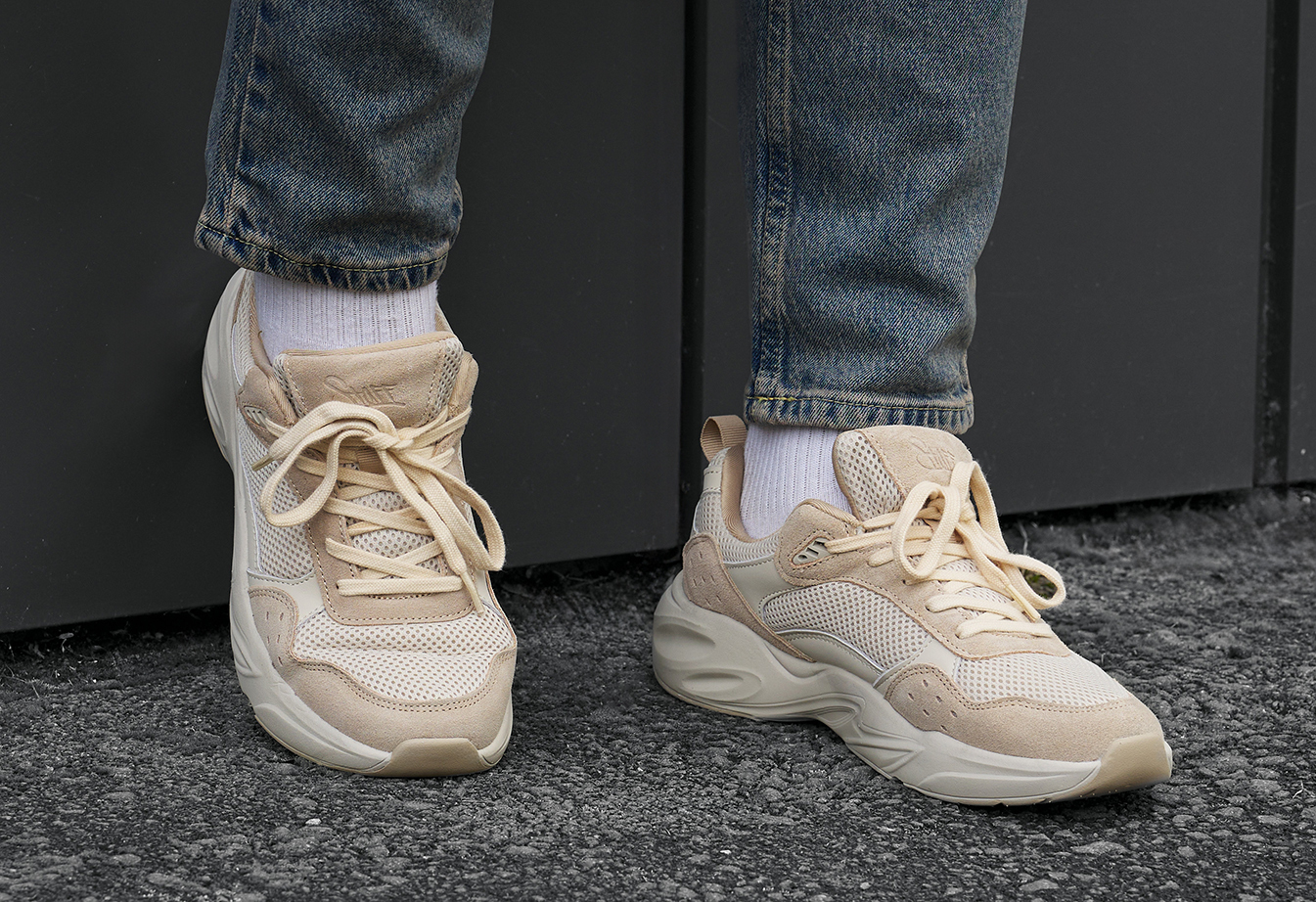 Adidași Staff beige