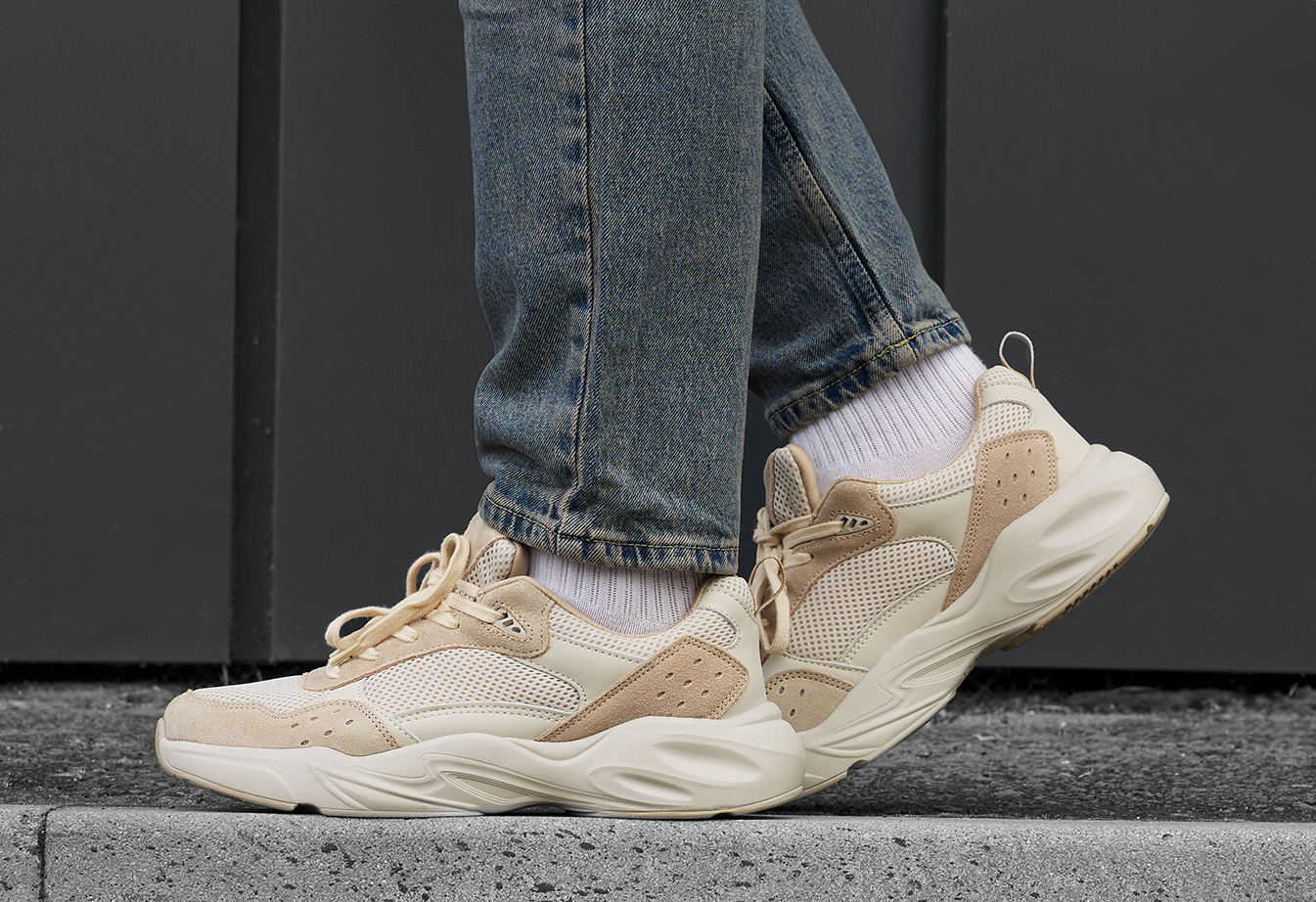 Adidași Staff beige