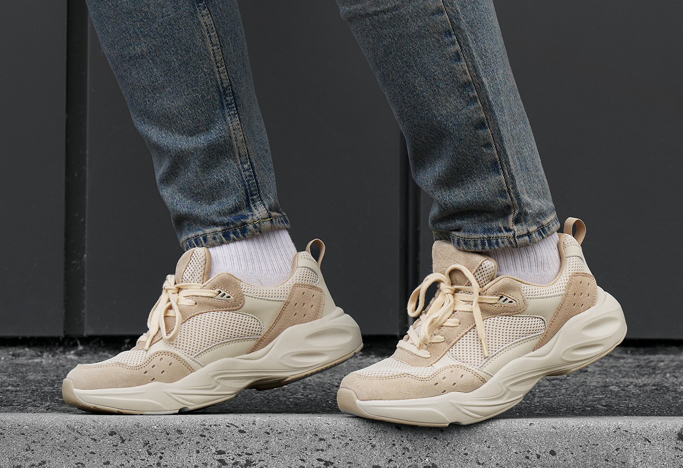 Adidași Staff beige