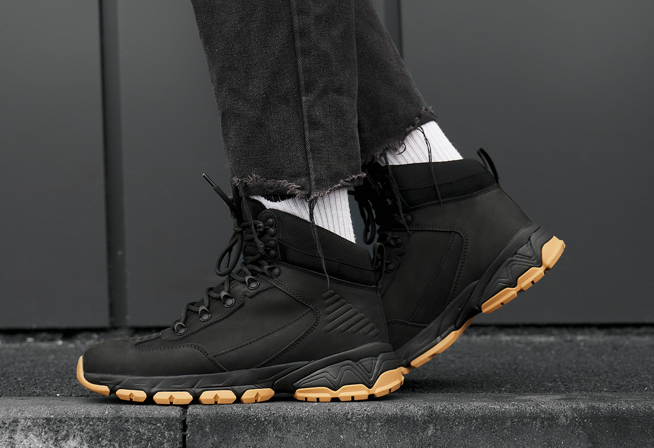 Adidași de iarnă Staff black (хутро)