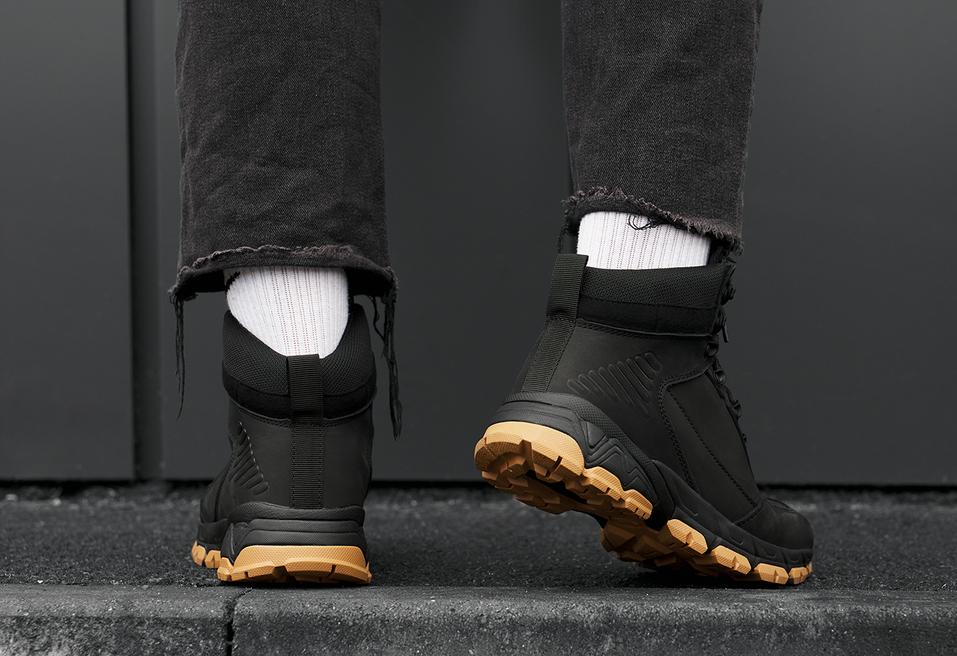 Adidași de iarnă Staff black (хутро)