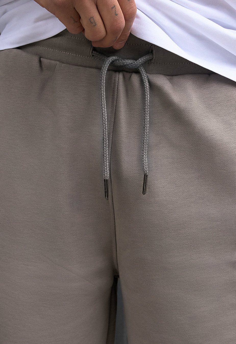 Pantaloni scurți tricotați Staff nes gray