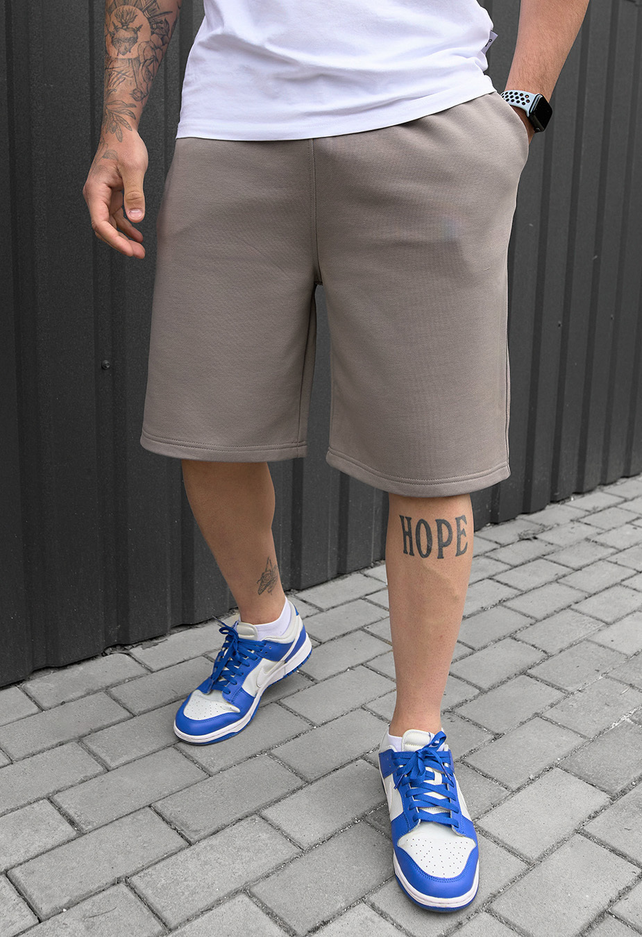 Pantaloni scurți tricotați Staff nes gray