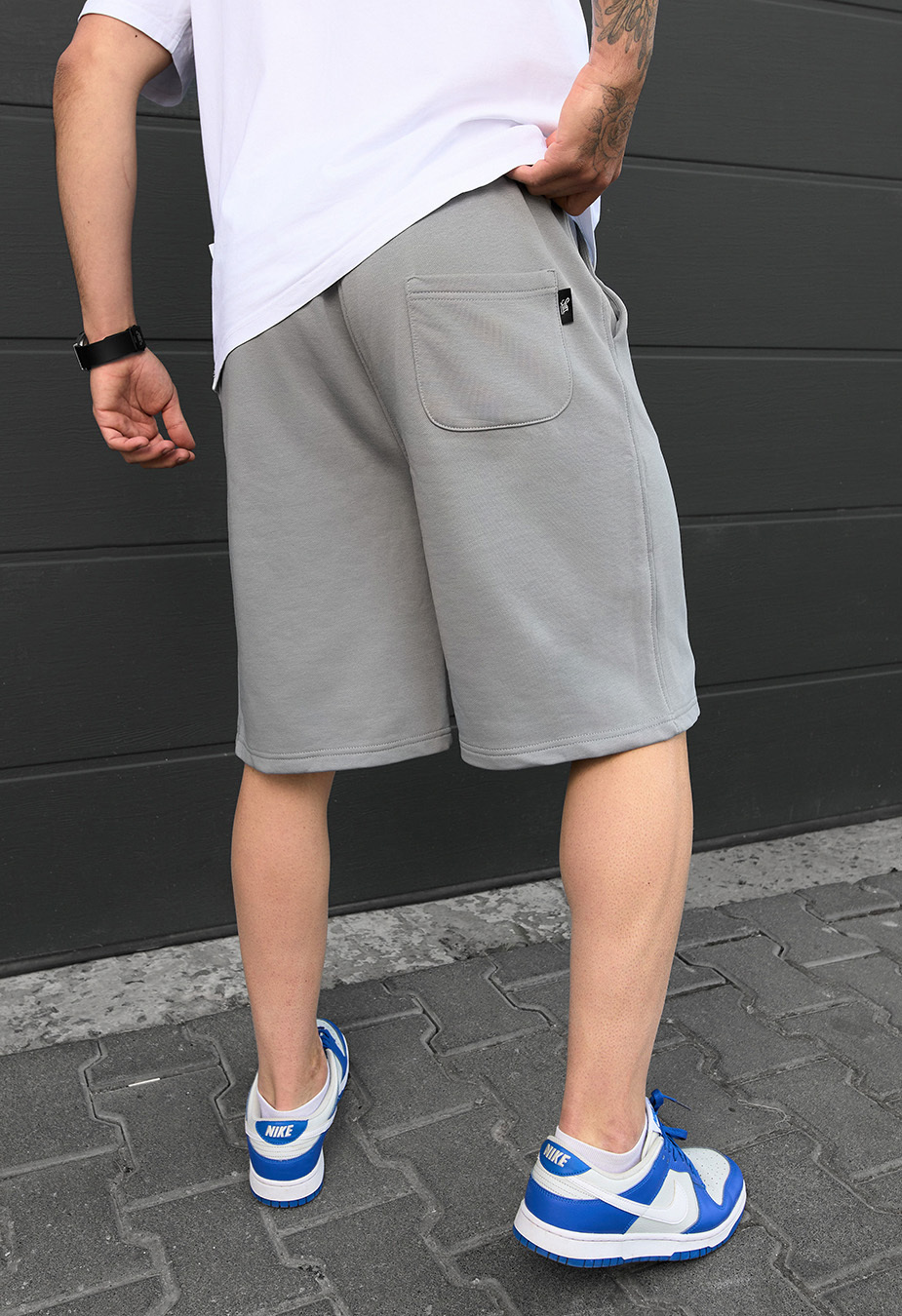 Pantaloni scurți tricotați Staff nes light gray