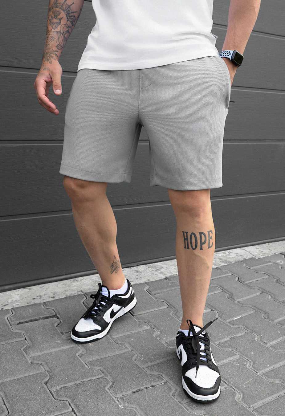 Pantaloni scurți tricotați Staff an light gray