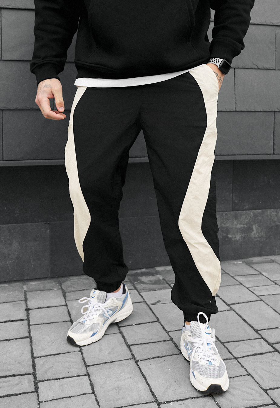Joggeri Staff ol black & white