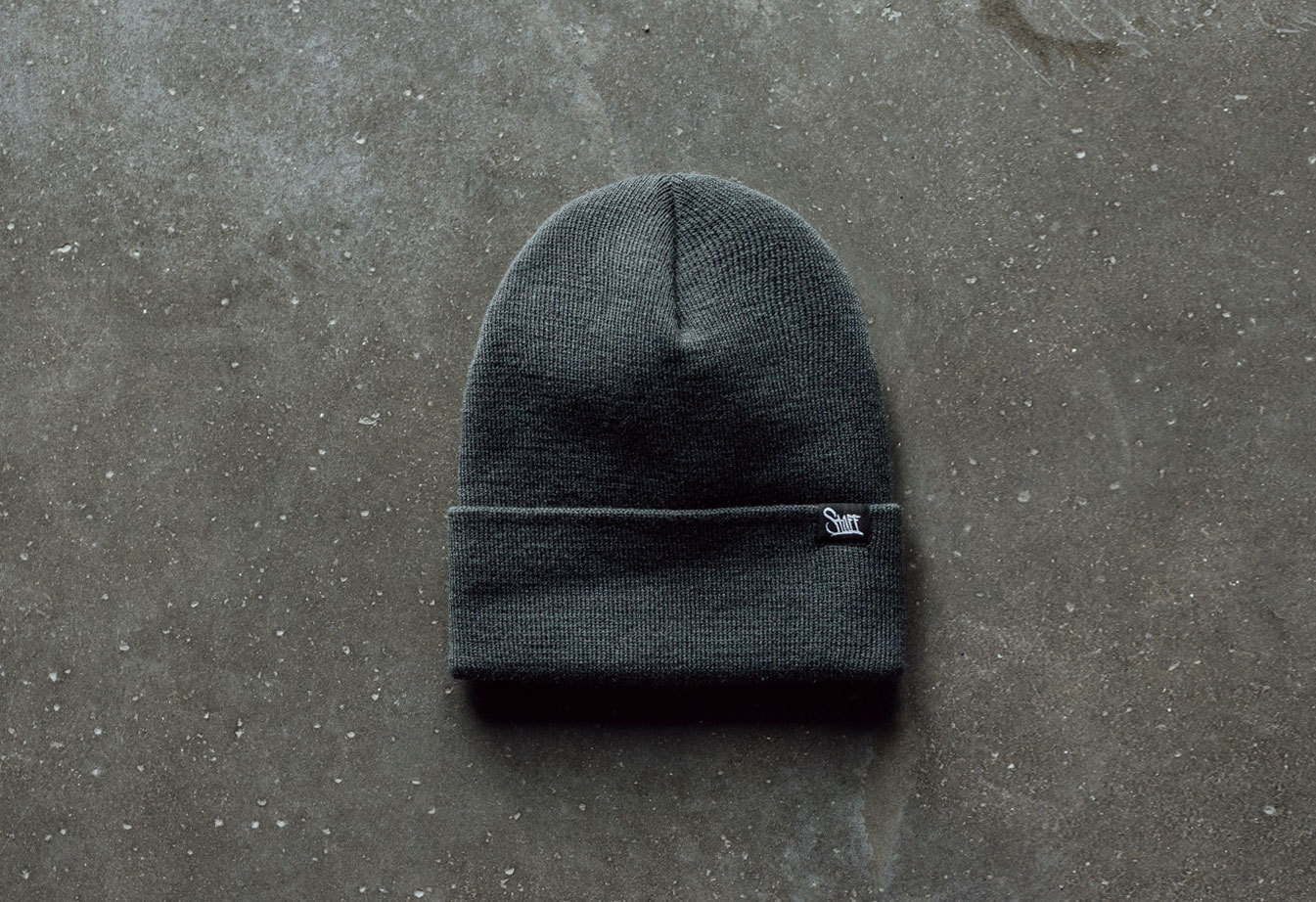 Шапка Staff dark gray basic