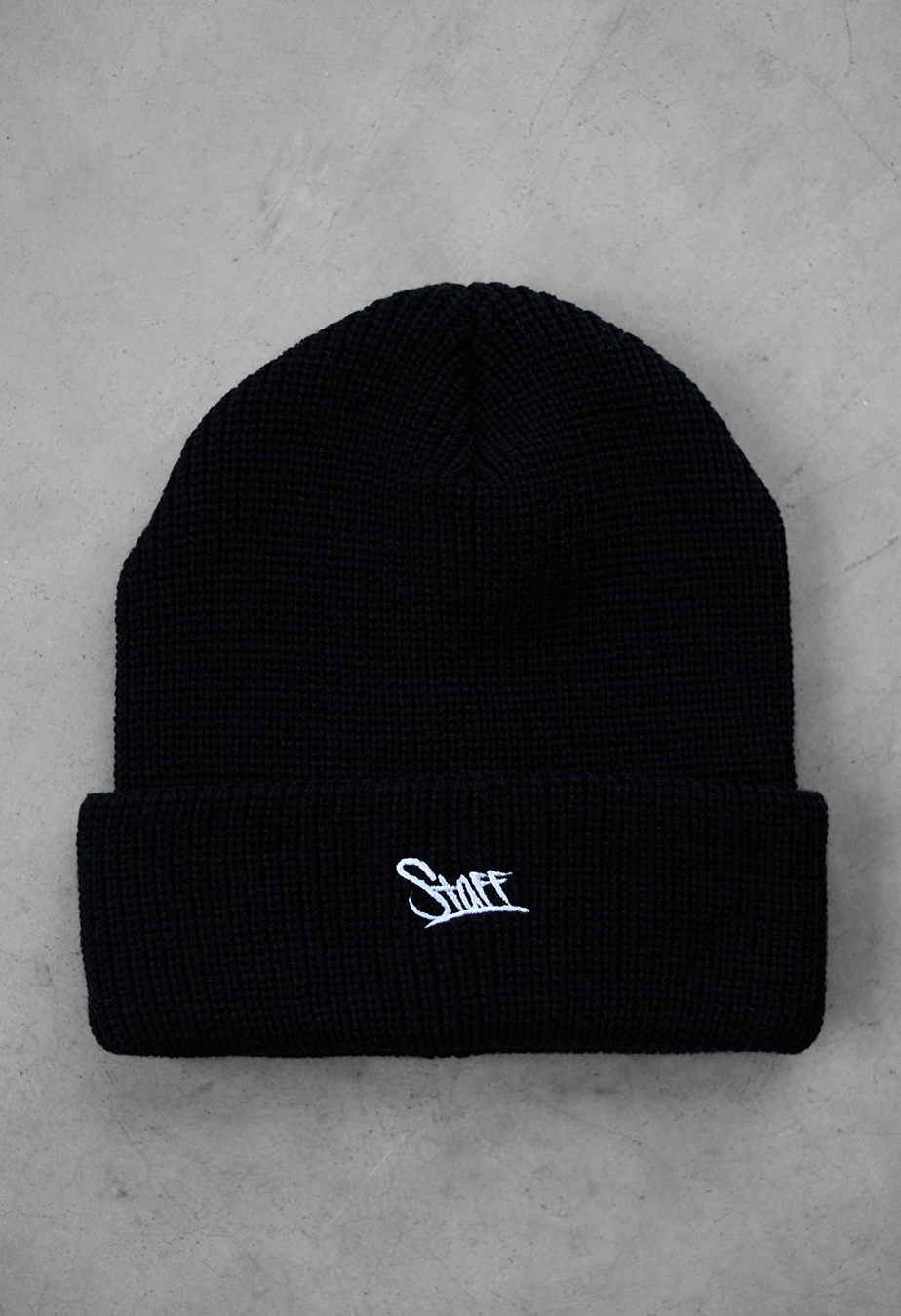 Căciulă Staff 12 logo black