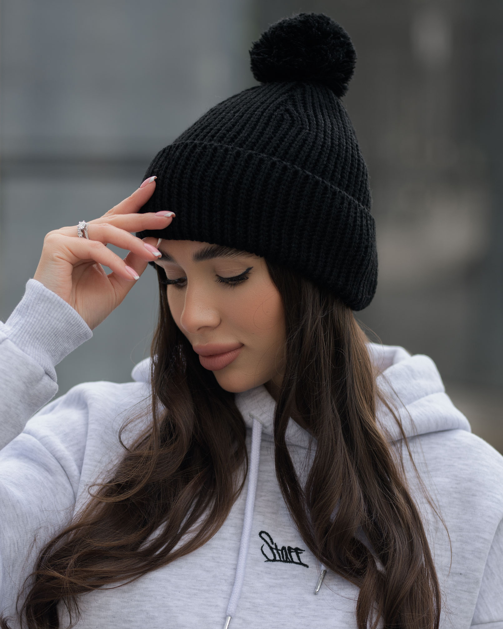 Жіноча шапка Staff pompon black