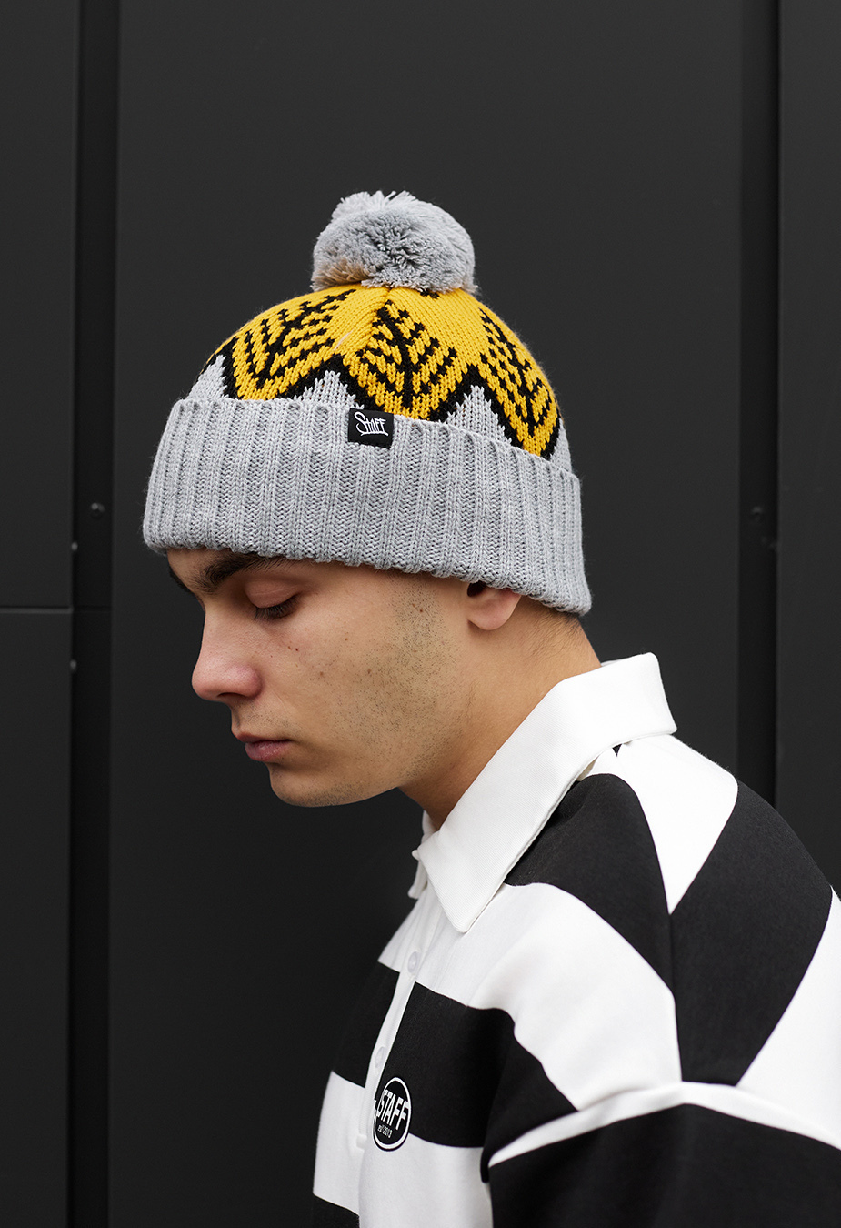 Căciulă Staff yellow & gray pattern pompon