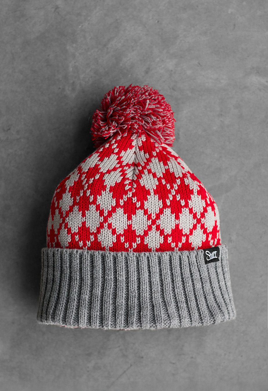 Căciulă Staff red & gray pattern pompon