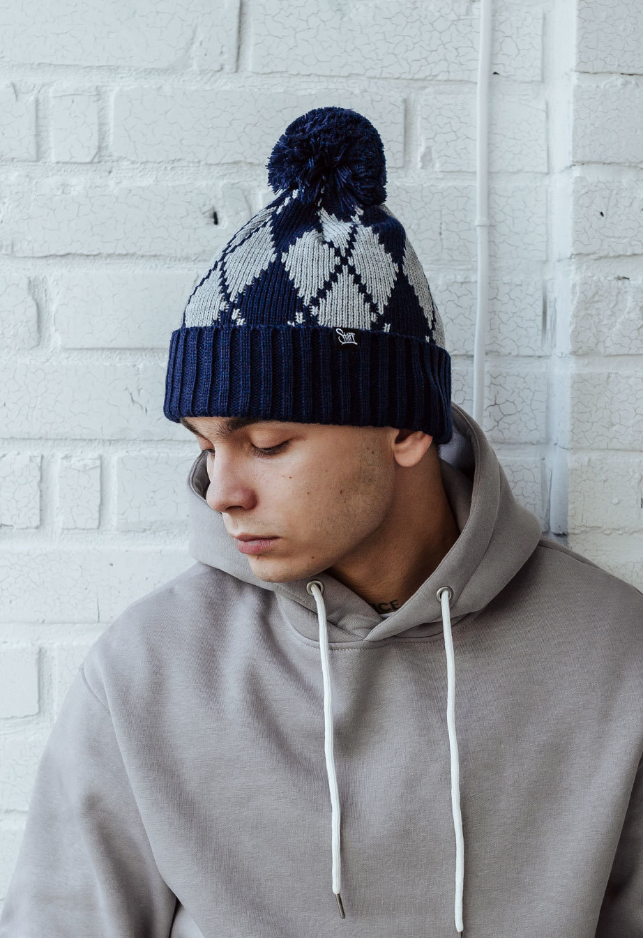 Căciulă Staff navy & gray pattern pompon