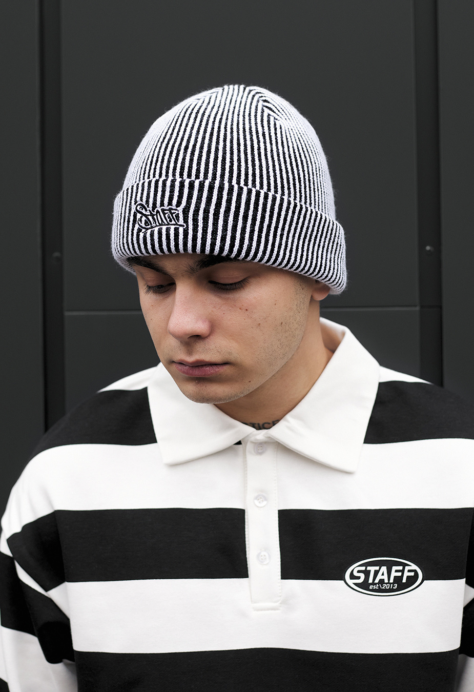 Căciulă Staff white & black stripes logo