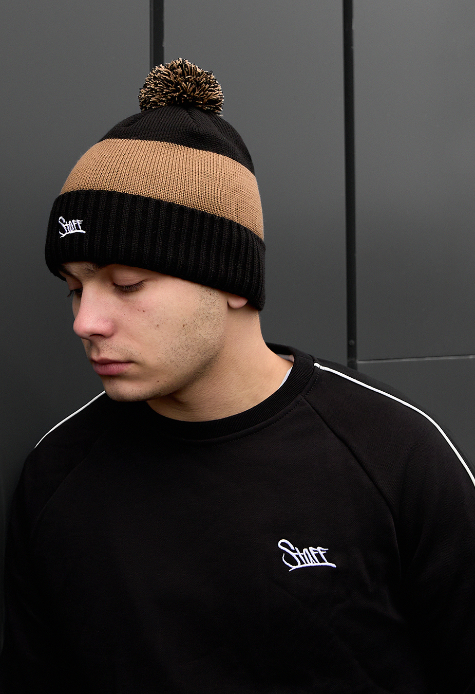 Căciulă Staff black & brown logo pompon