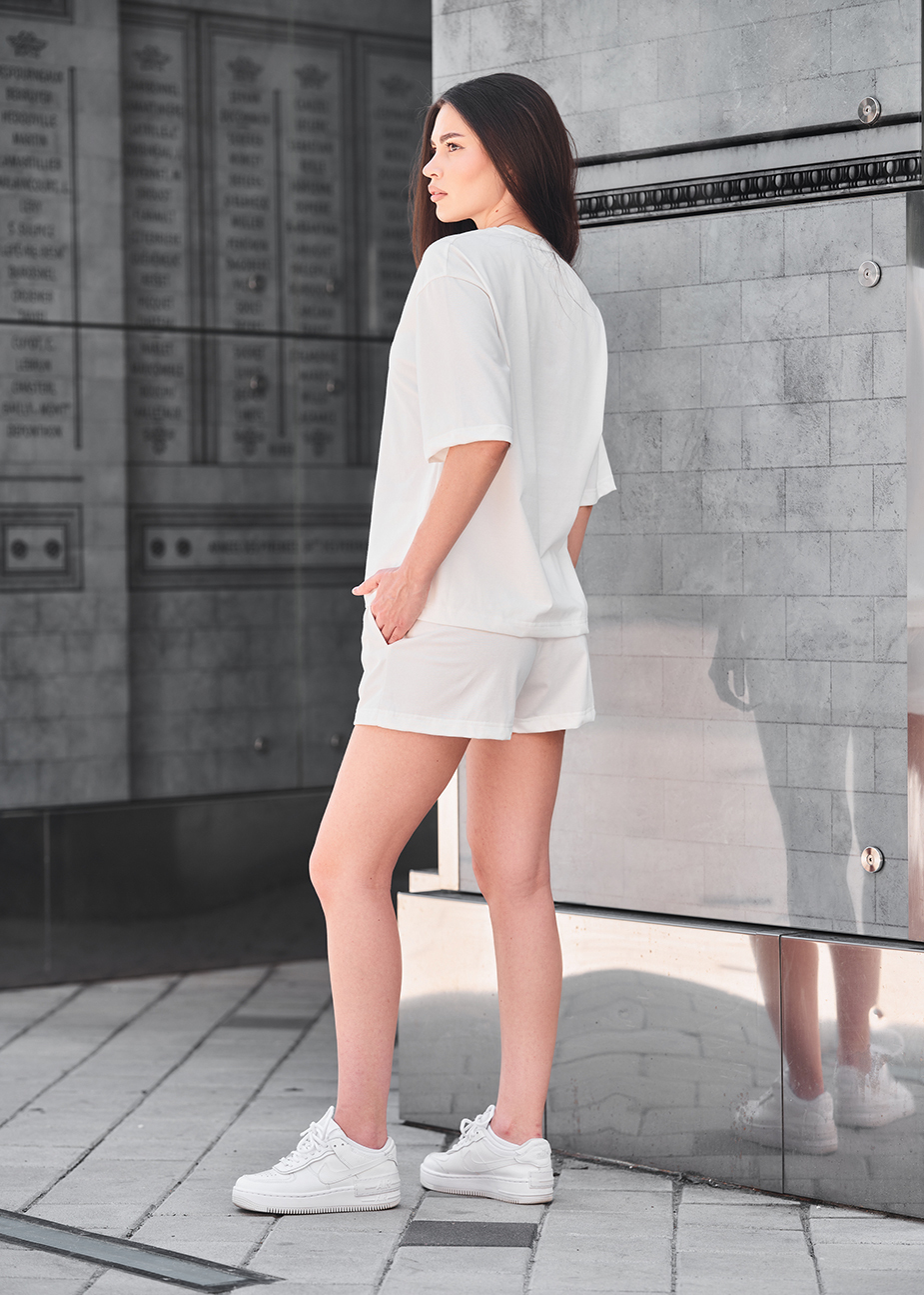 Set de vară de damă tricou + pantaloni scurți Staff me white oversize