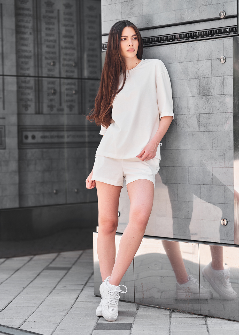 Set de vară de damă tricou + pantaloni scurți Staff me white oversize