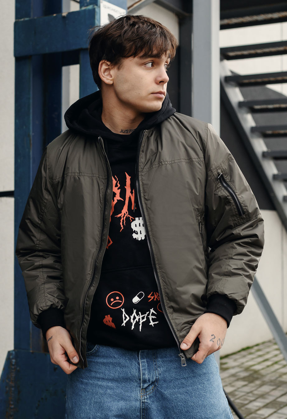 Bomber Staff ye khaki