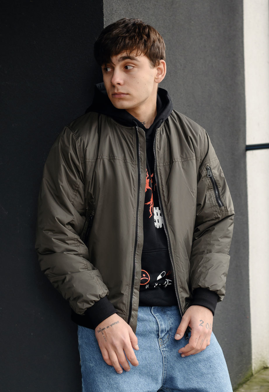 Bomber Staff ye khaki