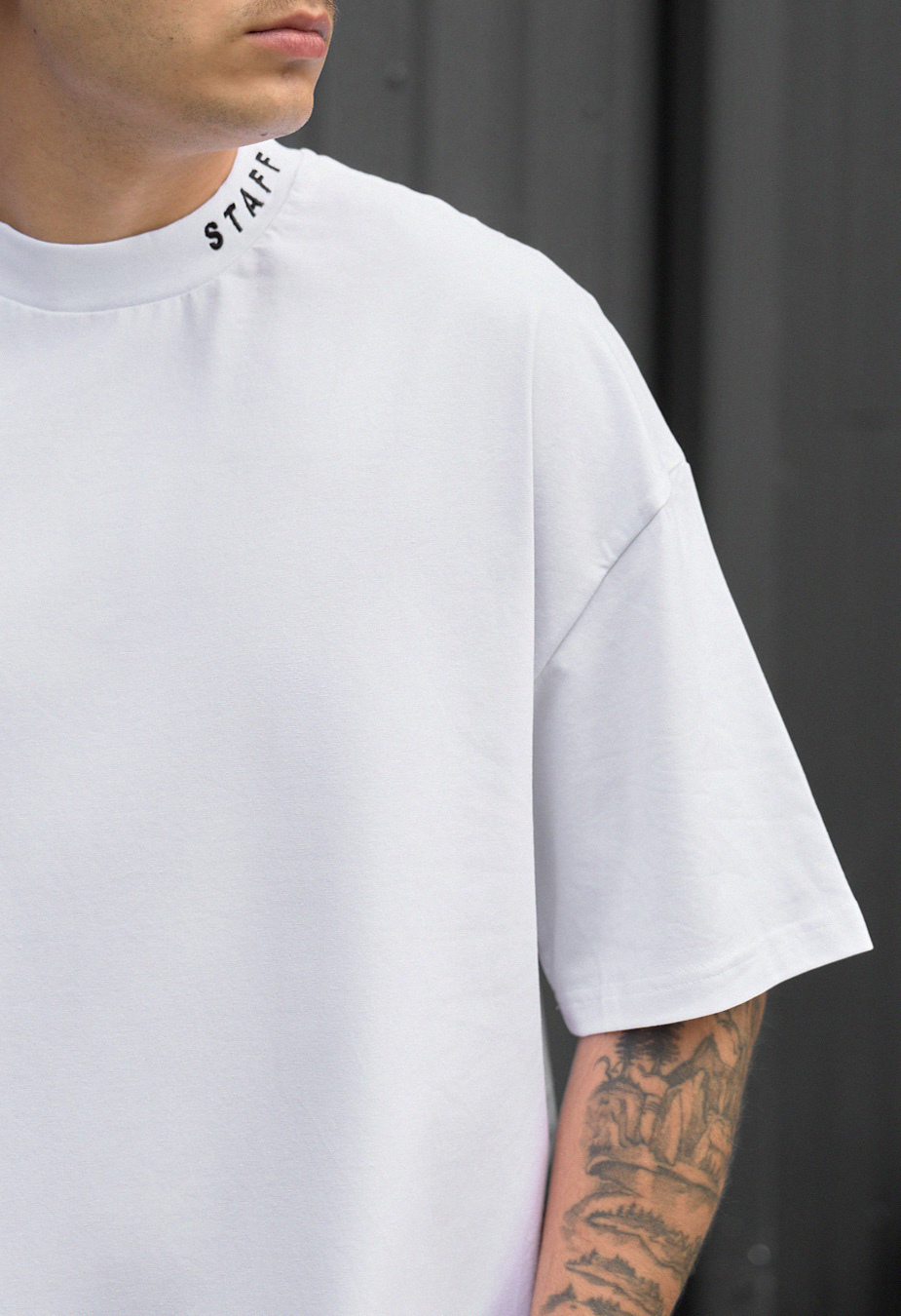 Tricou Staff logo neck 2 oversize